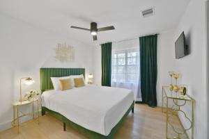 Hialeah Home Sleeps 6 Yard King Suite