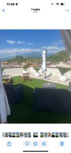 Holiday house ice honey