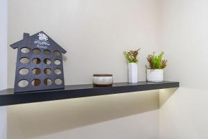 Studio em prédio com piscina no centro - LOG0311