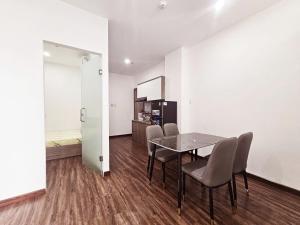 white palace apartment