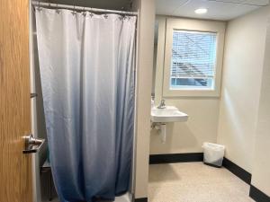 376 Eugene Guest Rooms