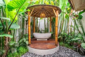Orion by DH - Nature Retreat with Open-Air Bath & Pool