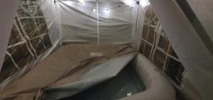 Home in Glusburn with hot tub and three cats