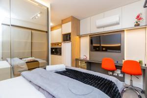 Studio com garagem no Coração do Batel - SOH0403