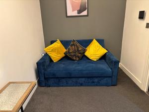 Studio Apartment - Perfect for Contractors and Short & Long Term Stays - Free WIFI - Free Parking - Extra Bed - Full Kitchen