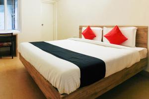 Capital O Sri Suprabhat Grand Near Kachiguda Railway Station