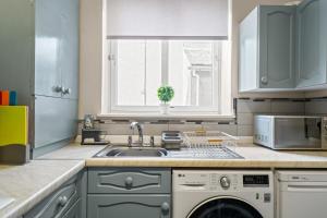 Whitehall Apartment - 4 Beds with Free Parking & Wi-Fi