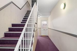 Whitehall Apartment - 4 Beds with Free Parking & Wi-Fi