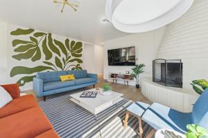 Winter Retreat - 3BR Midtown Home w Fire Pit