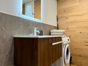 AlfieriA - Netflix-Parking-Supermarket-Centro