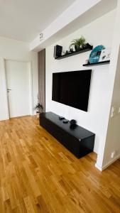 Cozy Stay -3 mins from Kallhäll Station