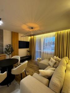 Family & Business Apartments PREMIUM No1 - 1 Bedroom with Private Jacuzzi, Balcony, Parking