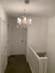 Fabulous 3 bed house close to Lakeside shopping Centre