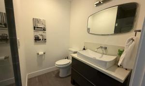 Deluxe Room with Private Bathroom & Fast WiFi