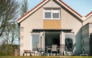 Nice Home In Makkum With Lake View
