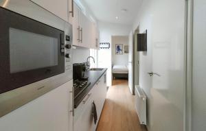 2 Bedroom Cozy Home In Heinkenszand