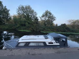 4 berth Boat house in birstall, Leicester