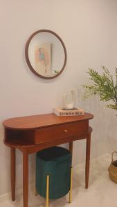 OPEN SALE, SONG Stay Park, Airport Railroad, Hongdae Station, Yeontral Park, 7 people, queen bed, air conditioner in each room, dryer, WiFi, foreigners only