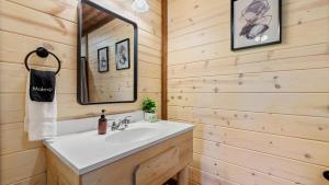 Wildwood Haven Lodge - Smoky Mountain Cabin with Pool & Game Room, Sleeps 26