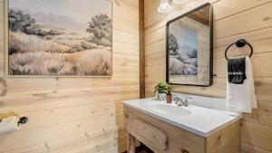 Wildwood Haven Lodge - Smoky Mountain Cabin with Pool & Game Room, Sleeps 26