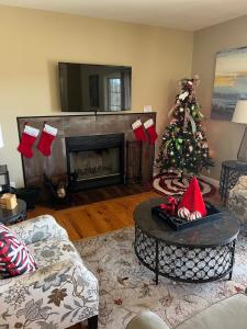 4 BR oasis with hot tube