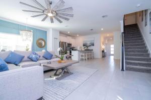 NEW to Market 5 Bed - Storey Lake Retreat