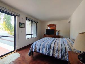 Escapada de Lujo en Ajijic Habitaciónes Privadas con Baño vistas Alberca Montañas