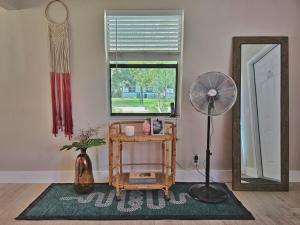 Flamingo Place - One block to Lauderdale Marine Center - 3 bedroom - 2 bath - King bed