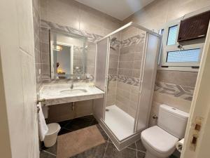 3BR Stylish Poolside Retreat Einbay Resort