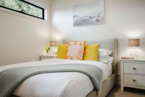 Brighton Coastal Hideaway with Free Parking