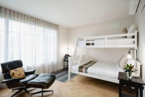 Brighton Coastal Hideaway with Free Parking