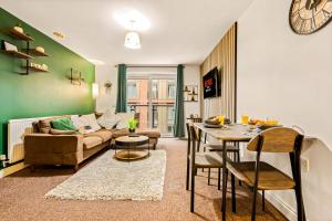 Stylish Leeds City Centre 2BR - Free Parking - 2 Mins to First Direct Arena