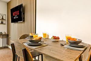 Stylish Leeds City Centre 2BR - Free Parking - 2 Mins to First Direct Arena