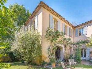 Elegant Bastide Near Aix with Pool