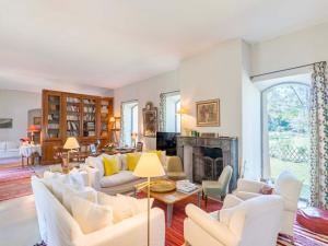 Elegant Bastide Near Aix with Pool