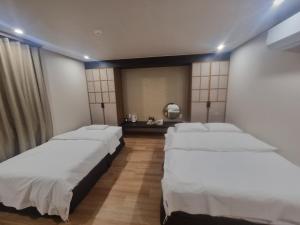 From H Dongbaek Hotel by Kwon Geoje Okpo