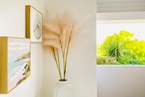 2Br Apartment, Pool, 12 mins to Airport