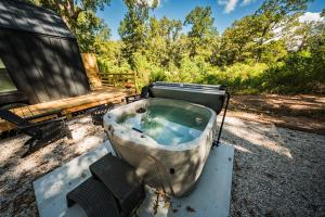 Nordic Couples Cabin W Hot Tub, Sauna, Grill