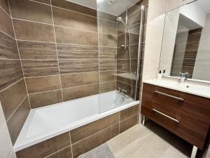 Duplex élégant au centre, vue vallée, confort moderne - FR-1-624-185