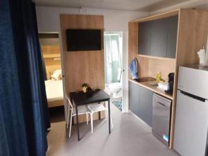 Two Bedroom Mobile Home with Terrace Br1