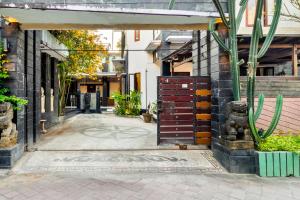 Balinese Home with Pool near Padma Beach, Legian