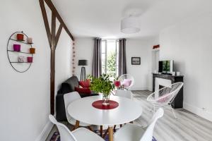 Fontainebleau Sweet Home