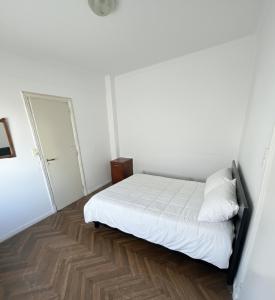 Check and Home - Peatonal II - 6 Huéspedes en el Centro a 3 cuadras de la Playa