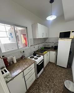 Check and Home - Peatonal II - 6 Huéspedes en el Centro a 3 cuadras de la Playa