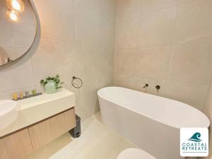 Rilley Retreat Inverloch, Luxe Townhouse Near Beach