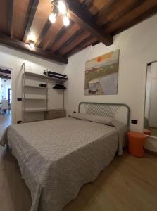 Charming Little House 2 kilometers from the Historical Centre in a typical Florentine district right next to the Tram and Bus stops by Florence Holidays Apartments
