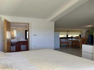 Apartment Josipa Vela Luka- Studio Apartment with Balcony and Sea View