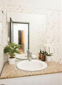 NOOK INN in the heart of Old Quarter