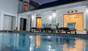 Serene Villa, Britannia Bay overlooking the beach