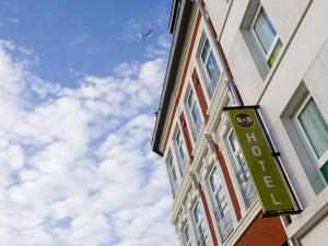 Hotels B&B HOTEL Dunkerque Centre Gare : photos des chambres